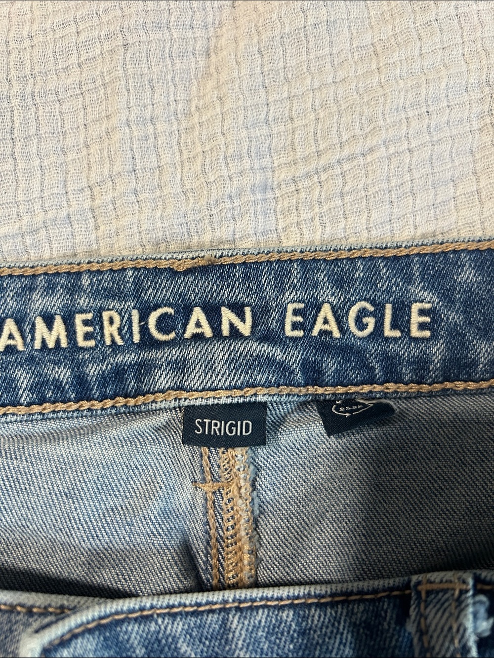American Eagle Mom Jean Strigid  Lt Blue Ripped Slim-Straight Size 14 XSHORT - Picture 5 of 10